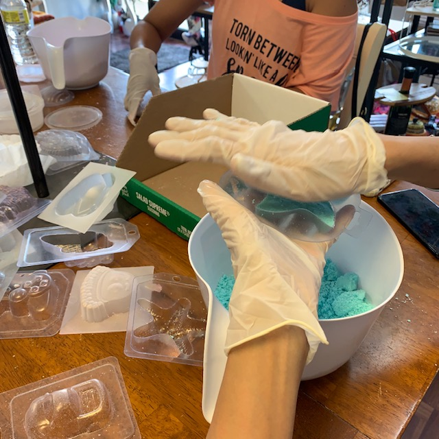hands molding bath bombs